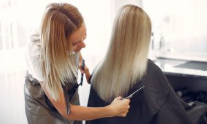 Degażowanie włosów - na czym polega?