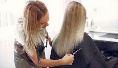 Degażowanie włosów - na czym polega?